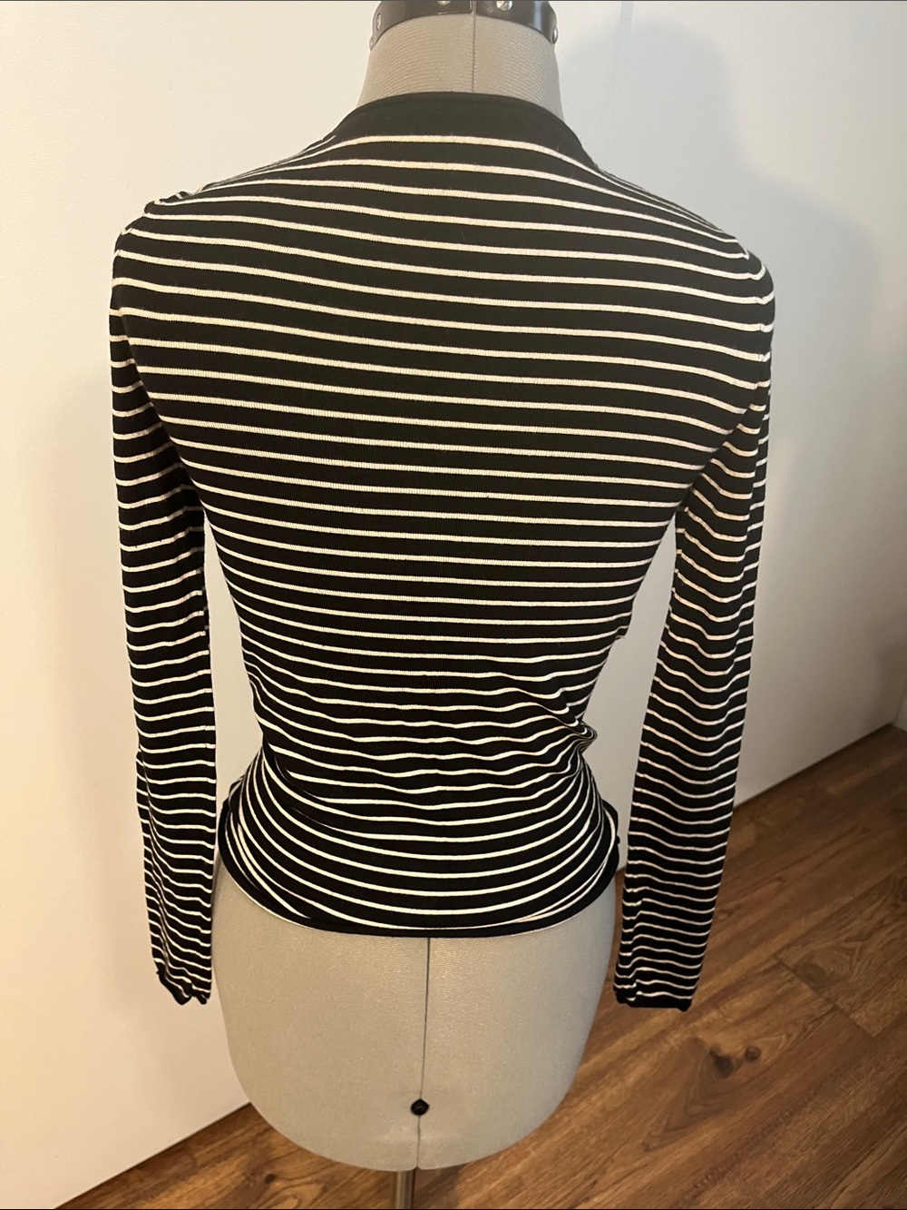 Zara Black and White Striped Long Sleeve Crewneck Top - Picture 4 of 4
